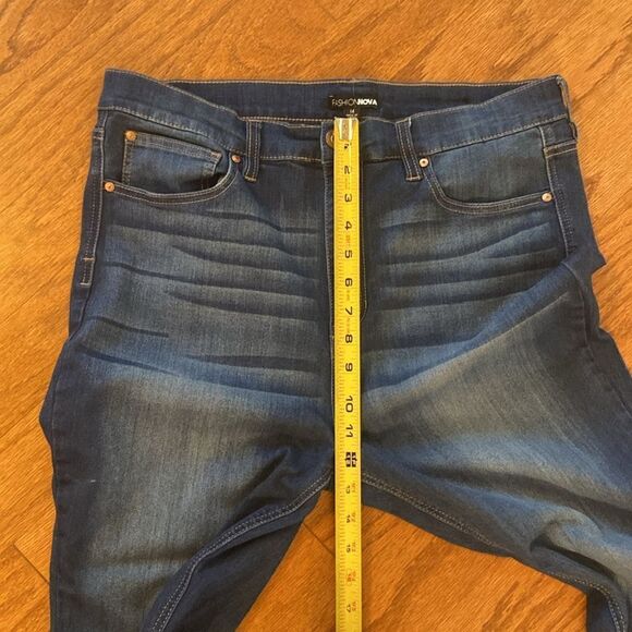 Fashion Nova size 14 jeans, high waisted - Picture 4 of 8